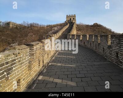 Beijing, China. 11th Apr, 2019. Photo taken on April 11, 2019 shows the scenery of the Mutianyu Great Wall in Beijing, capital of China. Credit: Zhang Chenlin/Xinhua/Alamy Live News Stock Photo