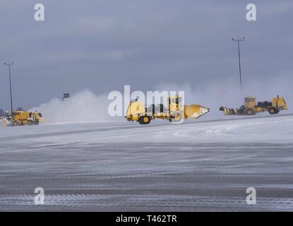 Airmen and Civilian personnel assigned to the 174th Attack Wing, New York Air National Guard, clear snow on the runway for daily MQ-9 operations at Hancock Field, Air National Guard Base, Syracuse, N.Y. on February 28, 2019. Stock Photo