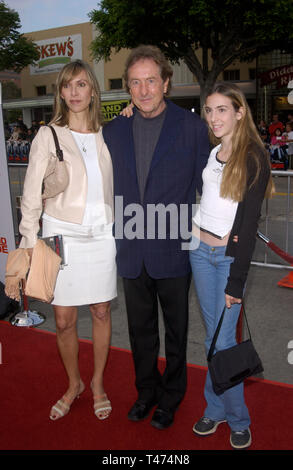 LOS ANGELES, CA. June 10, 2003: Actor ERIC IDLE & wife TANIA (left) & daughter LILY at the Los Angeles premiere of his new movie Hollywood Homicide. Stock Photo