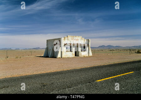 Old gas station, Chihuahuan Desert, near Marfa, Texas, USA Stock Photo