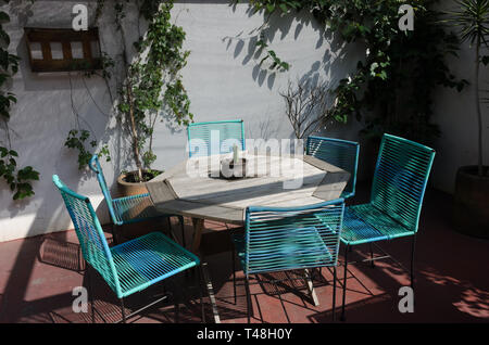 Outdoor dining table on a Mexican patio Stock Photo Alamy