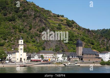 Rhine bank with old town, Sankt Goarshausen, UNESCO World Heritage Middle Rhine Valley, Rhineland-Palatinate, Germany Stock Photo