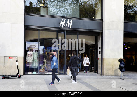 H M Store Champs Elysees Paris France Stock Photo Alamy