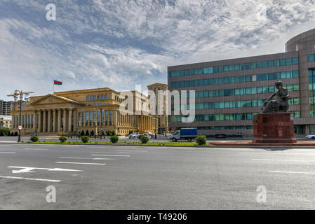 The Supreme Court of the Republic of Azerbaijan in Baku, Azerbaijan and a monument to Shah Ismail I. Stock Photo