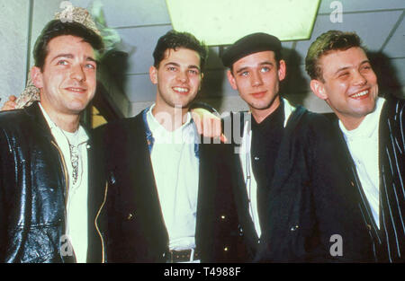 CURIOSITY KILLED THE CAT British pop band about about 1988 with lead singer Ben Volpeliere second from right Stock Photo