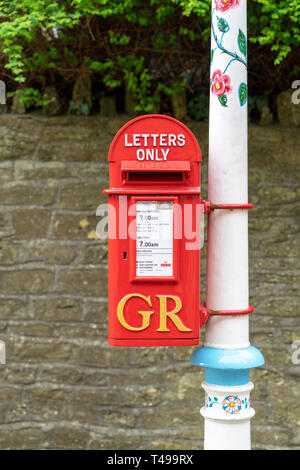 Bright red King George Royal Mail post box Stock Photo