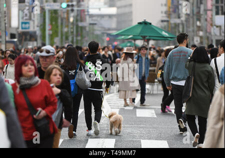 Tokyo, Japan. 6th Apr, 2019. People walk at Ginza in Tokyo Japan on Sunday, April 7, 2019. Photo: Ramiro Agustin Vargas Tabares Credit: Ramiro Agustin Vargas Tabares/ZUMA Wire/Alamy Live News Stock Photo