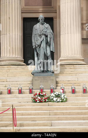 Liverpool, UK. 15th Apr, 2019. Mayor Joe Anderson lays a wreath at the memorial service at St George's Hall to mark the 30th anniversary of the Hillsborough disaster in which 96 Liverpool supporters lost their lives. Credit: ken biggs/Alamy Live News Stock Photo