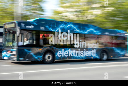 15 April 2019, Hessen, Frankfurt/Main: An electric bus drives through the city centre in test operation. The trial operation lasts four days and runs on two routes. Photo: Boris Roessler/dpa Stock Photo