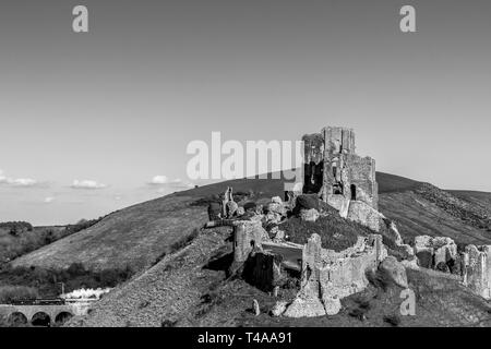 Flying Scotsman pass Corfe Castle Hill at Purbeck Hills, UK Stock Photo