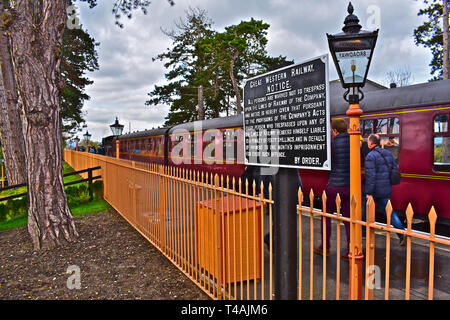 Gloucester Warwickshire Steam Railway. Broadway Station. Train coaches awaiting 11.30am departure to Cheltenham Racecourse. Old lamp post & sign. Stock Photo