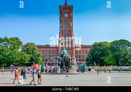 Neptunbrunnen, Rotes Rathaus, Rathaustrasse, Mitte, Berlin, Deutschland Stock Photo