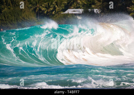 Beautiful and spectacular waves crashing at Tunnels Beach (Makua Beach) on the Hawaiian island of Kauai, USA Stock Photo