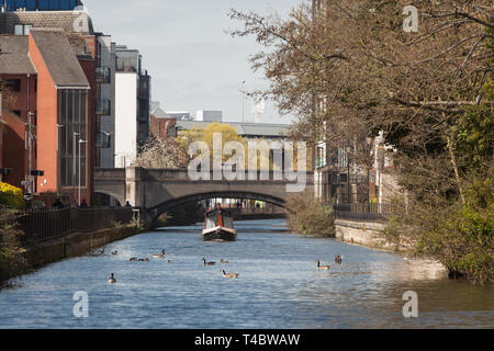 Narrowboat on Kennet & Avon passing under King's Road Stock Photo