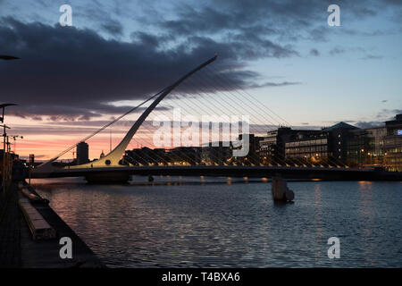 Dublin's Samuel Beckett Bridge at night, designed by Santiago Calatrava it spans the River Liffey Stock Photo