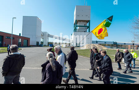 Gorleben, Germany. 15th Apr, 2019. Visitors walk over the site of the former exploration mine. After decades of dispute over a repository for highly radioactive nuclear waste in Gorleben, the exploration area of the mine has been almost completely dismantled. During a symbolic final inspection of the salt dome it was now shown what the so-called open-keeping operation looks like. Credit: Philipp Schulze/dpa/Alamy Live News Stock Photo