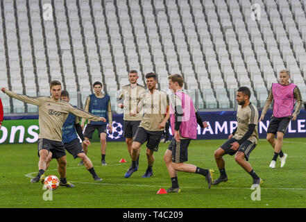 Turin, Italy. 15th Apr, 2019. Soccer: Champions League, Before the quarter-final rematch, Juventus Turin - Ajax Amsterdam, Ajax Training. Player of Ajax training. Credit: Antonio Polia/dpa/Alamy Live News Stock Photo