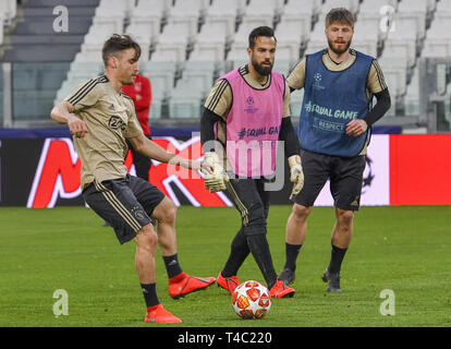 Turin, Italy. 15th Apr, 2019. Soccer: Champions League, Before the quarter-final rematch, Juventus Turin - Ajax Amsterdam, Ajax Training. Player of Ajax training. Credit: Antonio Polia/dpa/Alamy Live News Stock Photo