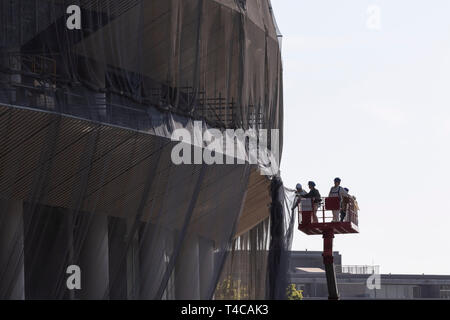 Tokyo, Japan. 16th Apr, 2019. Workers continue constructing the New National Stadium. The New National Stadium will be the venue for 2020 Tokyo Olympic and Paralympic Games. Credit: Rodrigo Reyes Marin/AFLO/Alamy Live News Stock Photo