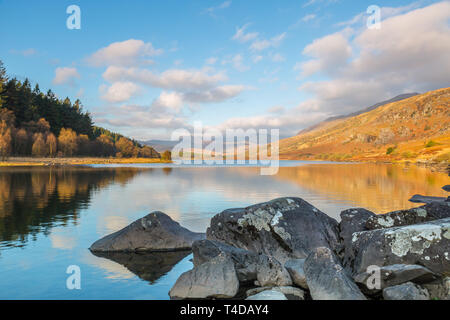 Morning sunrise view: welsh Snowdon Horseshoe mountains, reflected in Llynnau Mymbyr lake water, Snowdonia National Park, North Wales UK. Stock Photo