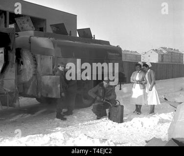 Soldiers of the German army supply heating oil for Frankfurt on the 17th of January in 1963 because of the difficult supply situation. Additionally, they fill a spare canister for two nurses. | usage worldwide Stock Photo