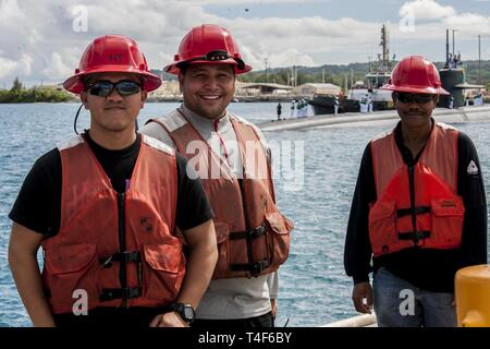 https://l450v.alamy.com/450v/t4f6by/santa-rita-guam-mar-29-2019-dock-workers-pose-for-a-photo-as-uss-key-west-ssn-722-moors-pierside-as-the-submarine-returns-to-guam-march-29-key-west-is-one-of-four-los-angeles-class-fast-attack-submarines-assigned-to-comsubron-15-located-at-polaris-point-naval-base-guam-in-apra-harbor-guam-t4f6by.jpg