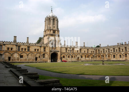 The Tom Quad and Bell Tower at Christ Church College in Oxford, Britain Stock Photo