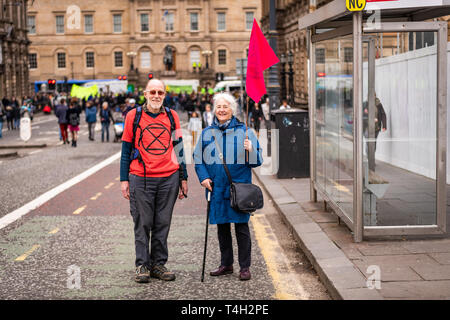 Edinburgh, UK. 16th April 2019. Protesters on North Bridge, Edinburgh, take part in the XR Climate Emergency Roadblock Demonstration. Stock Photo