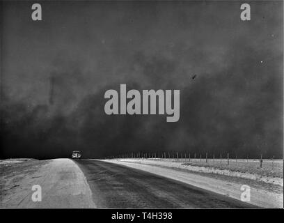 Vintage cars from the 1930s and 40s presented in a photo from the time period Stock Photo