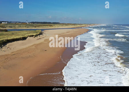 Esplanade Aberdeen Scotland 17 April 2019. Beautiful sunny weather along the Esplanade beach towards the River Don. Credit Alan Oliver / Alamy Live News Stock Photo