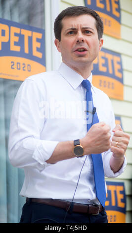 Marshalltown, Iowa, USA. 17th Apr, 2019. The mayor of South Bend, Indiana, PETE BUTTIGIEG, speaks at a house party during his first trip to Iowa as a presidential candidate. Credit: ZUMA Press, Inc./Alamy Live News Stock Photo