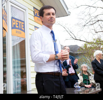 Marshalltown, Iowa, USA. 17th Apr, 2019. The mayor of South Bend, Indiana, PETE BUTTIGIEG, speaks at a house party during his first trip to Iowa as a presidential candidate. Credit: ZUMA Press, Inc./Alamy Live News Stock Photo