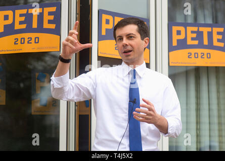 Marshalltown, Iowa, USA. 17th Apr, 2019. The mayor of South Bend, Indiana, PETE BUTTIGIEG, speaks at a house party during his first trip to Iowa as a presidential candidate. Credit: ZUMA Press, Inc./Alamy Live News Stock Photo