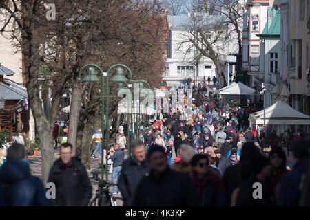 Pedestrian zone Heroes of Monte Cassino Street (ulica Bohaterow Monte Cassino Monciak) in Sopot, Poland. April 14thh 2019  © Wojciech Strozyk / Alamy  Stock Photo