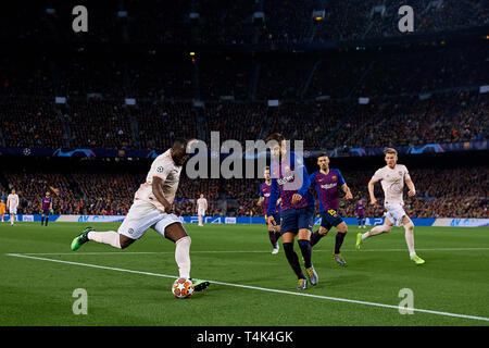 BARCELONA, SPAIN - APRIL 16: Romelu Lukaku (L) of Manchester United competes for the ball with Gerard Pique of FC Barcelona during the UEFA Champions League Quarter Final second leg match between FC Barcelona and Manchester United at Camp Nou on April 16, 2019 in Barcelona, Spain. (Photo by David Aliaga/MB Media) Stock Photo