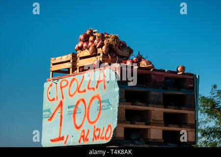 Red onions from Tropea (cipolla rossa di Tropea) at a farmers market in Italy Stock Photo