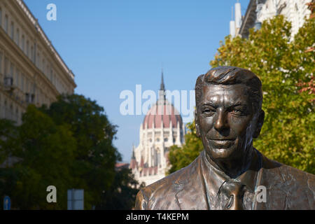 Statue of President Ronald Reagan, Liberty Square, Budapest, Hungary ...