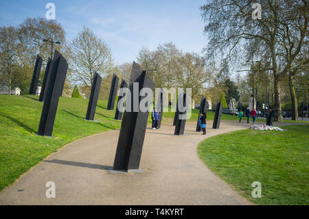 Tourists take photographs by the New Zealand War Memorial in Hyde Park Gate, London Stock Photo