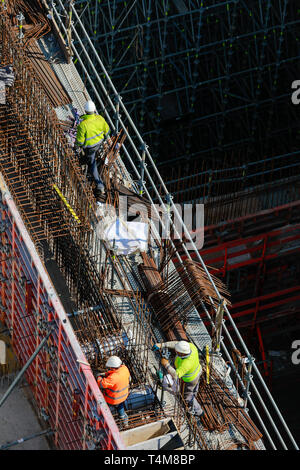 Germany - Construction industry, construction workers work on a construction site. Deutschland - Bauwirtschaft, Bauarbeiter arbeiten auf einer Baustel Stock Photo
