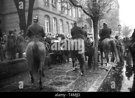 Mounted police push the demonstrators back. The police uses water guns against demonstrators, who demand Fritz Teufel's release on 27 November 1967. | usage worldwide Stock Photo