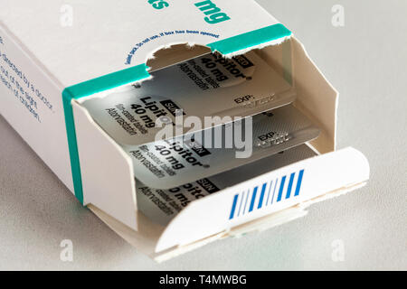 is simvastatin generic for lipitor