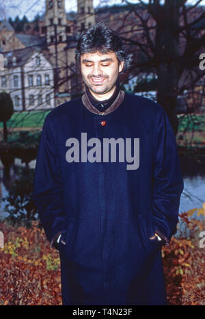 Andrea Bocelli, italienischer Sänger und Produzent, bei einem Auftritt, 1999. Italian singer Andrea Bocelli, Germany, 1996. Stock Photo