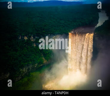 Kaieteur waterfall, one of the tallest falls in the world, and potaro river Guyana Stock Photo