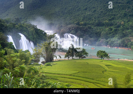 Image of Ban Gioc waterfall flows down in Cao Bang province, Vietnam. Ban Gioc waterfall is one of the top 10 waterfalls in the world and along Vietna Stock Photo