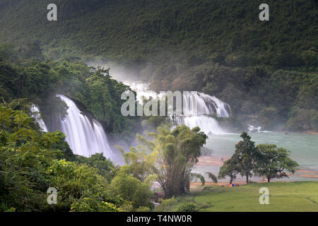 Image of Ban Gioc waterfall flows down in Cao Bang province, Vietnam. Ban Gioc waterfall is one of the top 10 waterfalls in the world and along Vietna Stock Photo