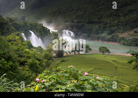 Image of Ban Gioc waterfall flows down in Cao Bang province, Vietnam. Ban Gioc waterfall is one of the top 10 waterfalls in the world and along Vietna Stock Photo