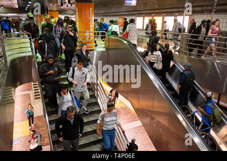 7th Street Metro Center Station, LA Metro, Rush Hour Crowd, Los Angeles ...