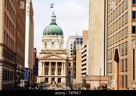 Indiana Statehouse building viewed from the Soldiers' and Sailors' Monument, Indianapolis, USA Stock Photo