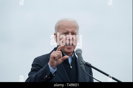 Dorchester, Massachusetts, USA. 18th April, 2019.  Former U.S. vice president and possible 2020 Democratic presidential candidate, Joe Biden, speaking to over 1,000 striking grocery store workers. Credit: Chuck Nacke/Alamy Live News Stock Photo