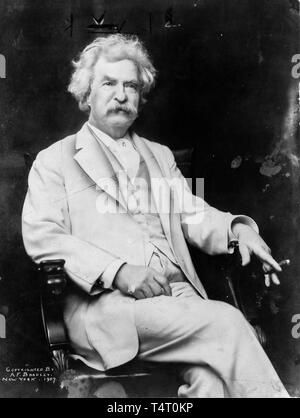 Mark Twain (1835-1910), portrait photograph by A.F. Bradley, 1907 Stock Photo